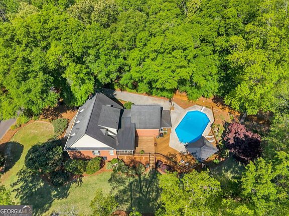 2nd image of 110 Kenneth Dr