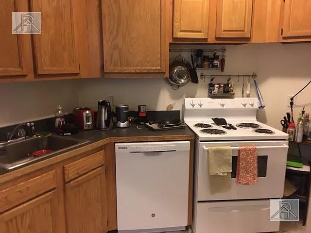 1589 Beacon St #3 — Photo 2