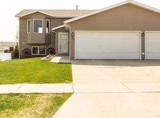 4405 Lewis Rd NW, Mandan, ND 58554