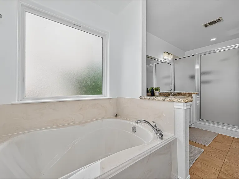1505 Wentworth St — Photo 36