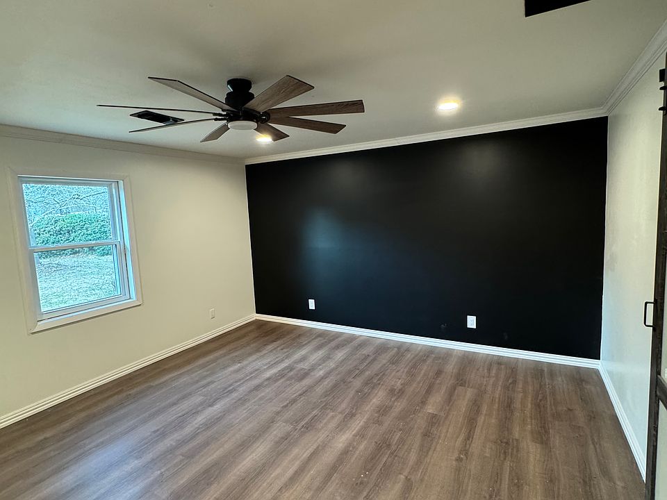 1st image of 122 Hilton St #1