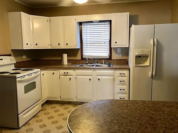4th image of 2609 N Apple Ln