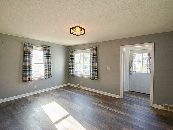 5th image of 2041 14th St SE