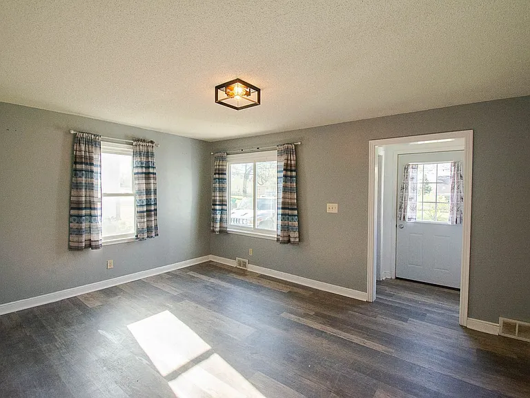 2041 14th St SE — Photo 5