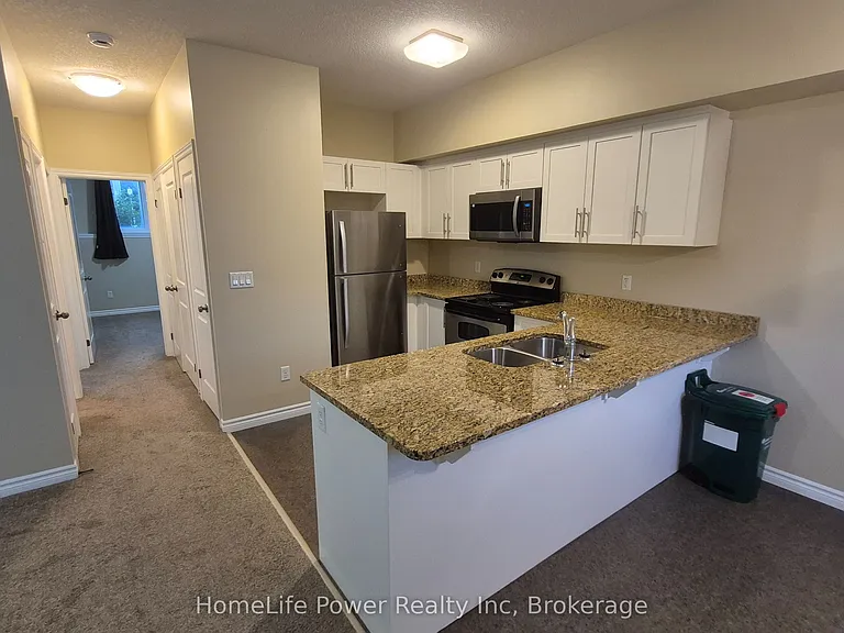 225 Riddell St #22 — Photo 8