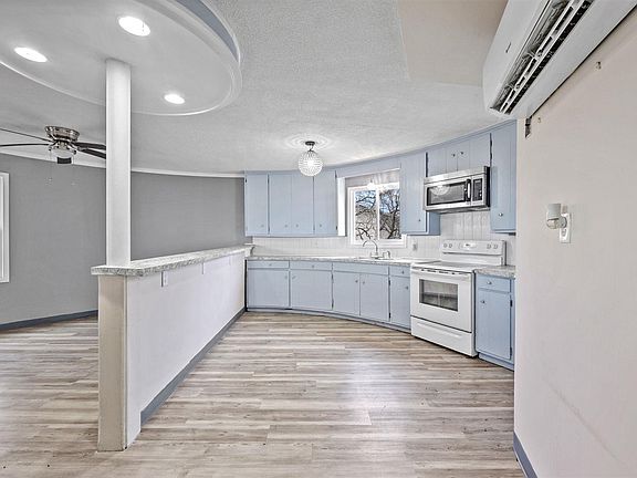 5th image of 317 Peterson Ave