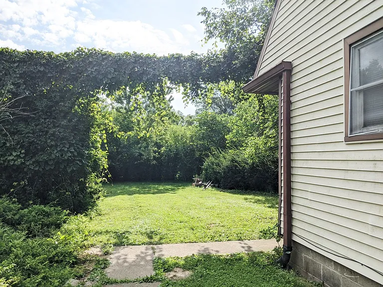 127 S Clark St — Photo 19