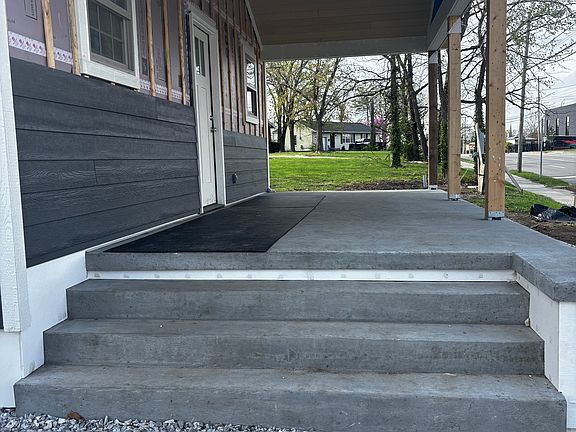 4th image of 602 N College Ave