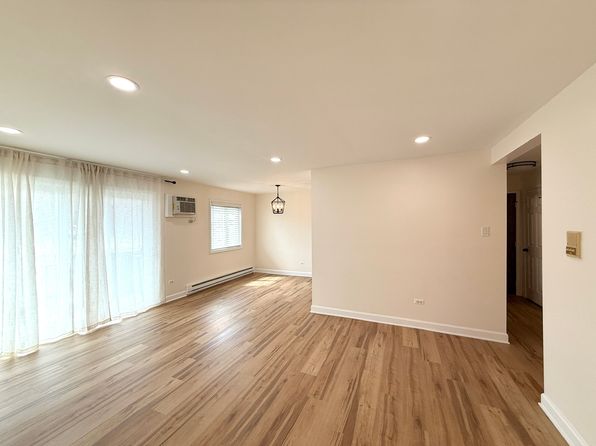 11810 S Komensky Ave APT 103
