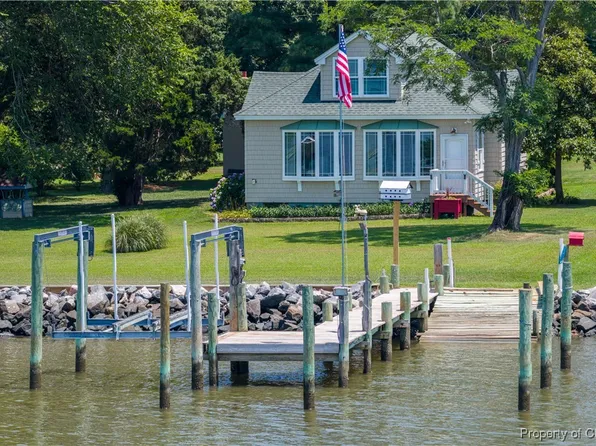 5084 Weaver Ln, Gloucester, VA 23061