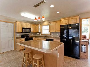 12 Thompson Dr, Palo, IA 52324
