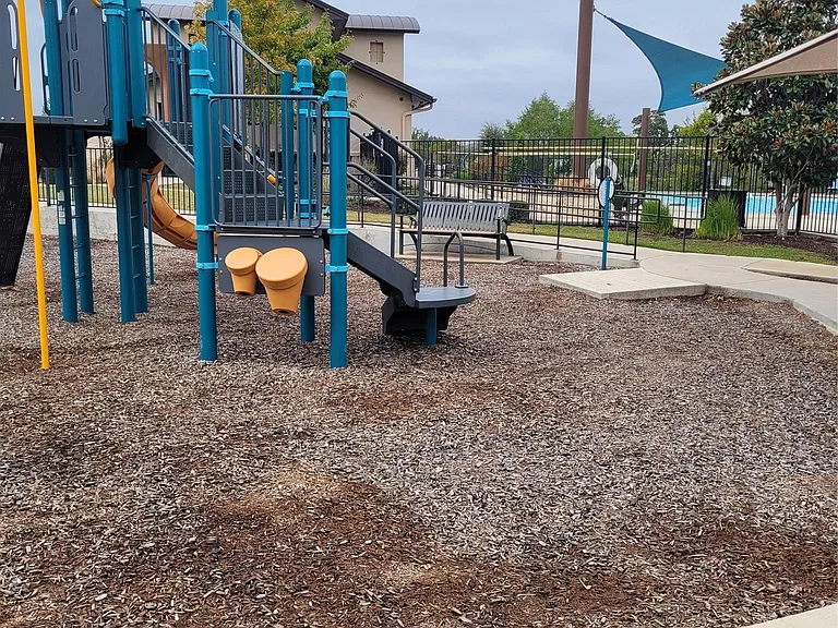 120 Free Stone Dr — Photo 37