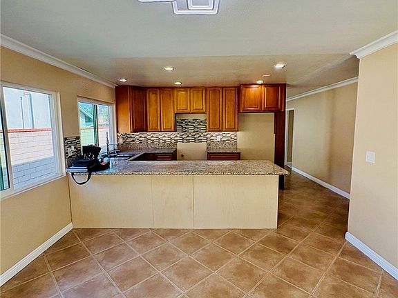 4th image of 353 S Rock River Rd