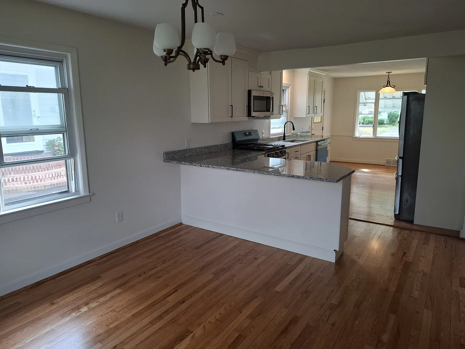 3 bed, 1548 sqft, $3,300 — Photo 3
