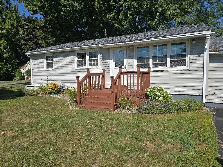 113 Pinkerton St — Photo 1
