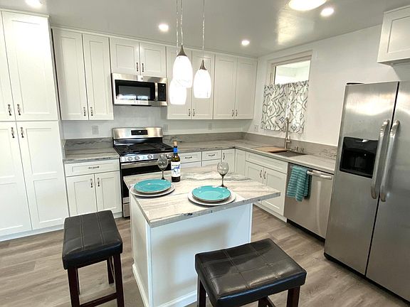 3rd image of 4084 Mira Costa St
