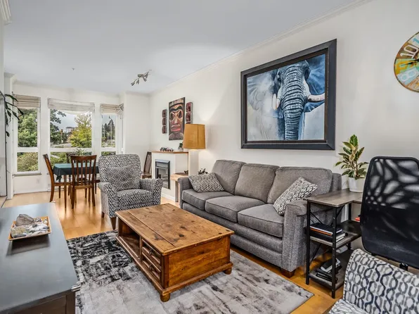 14 E Royal Ave #407, New Westminster, BC V3L 5W5
