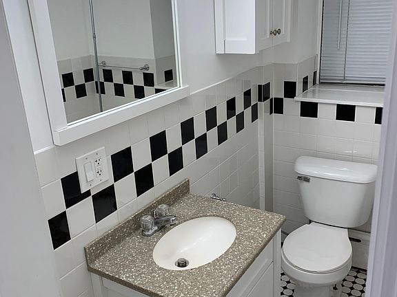 4th image of 310 Washington Ave #B1