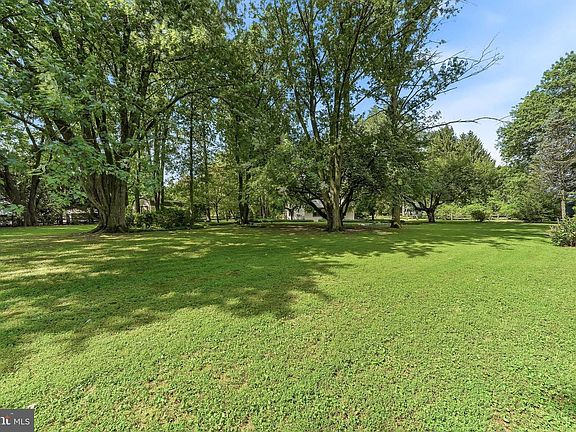3rd image of 2758 Newark Rd