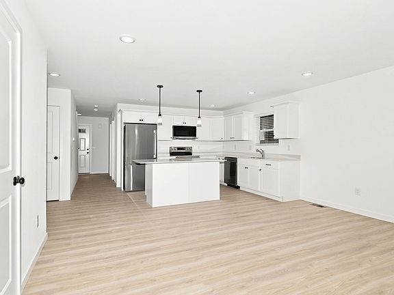 3rd image of 576 E Dale Ave