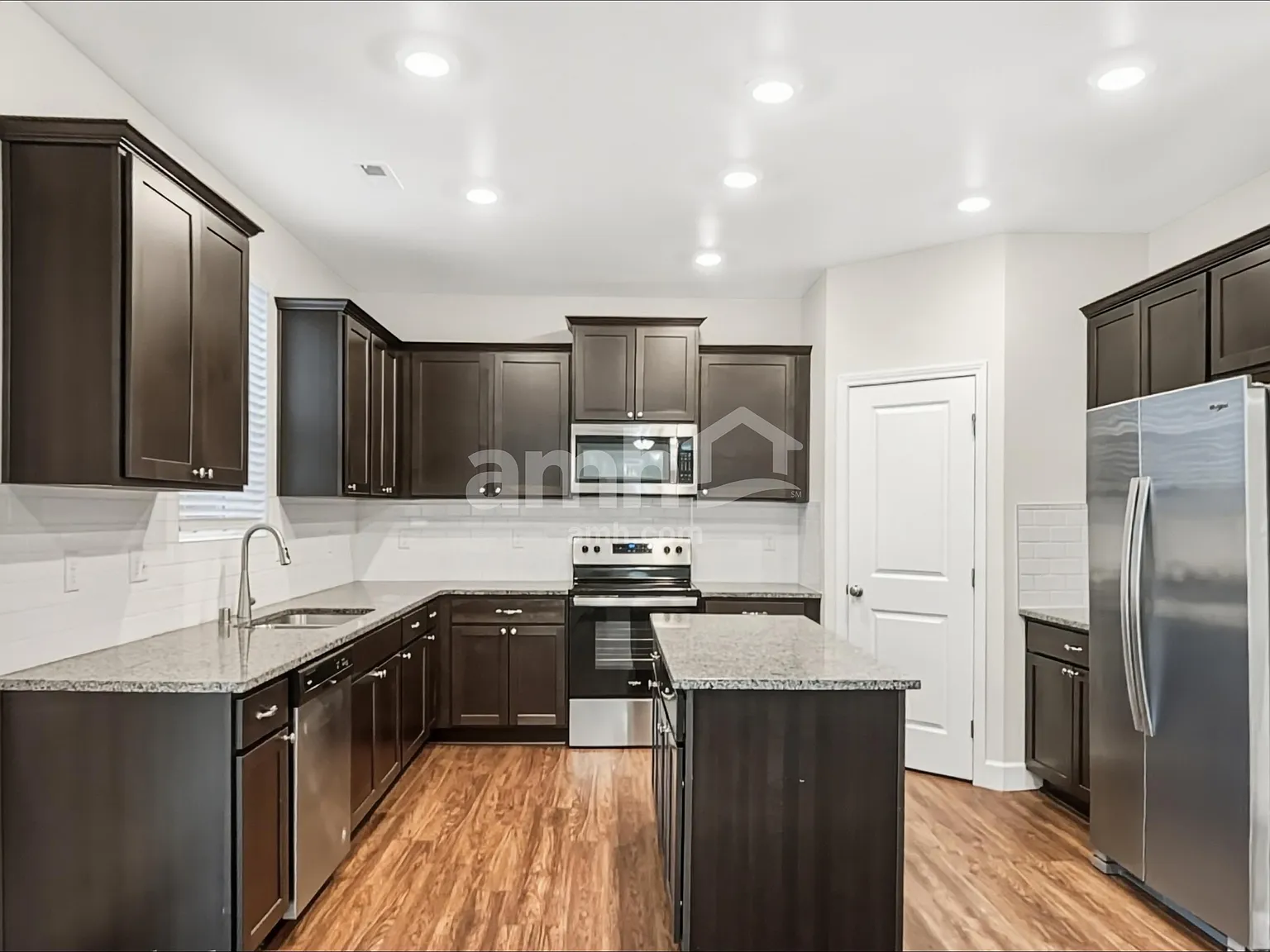 4 bed, 2.5 bath, 2363 sqft, $3,665 — Photo 3