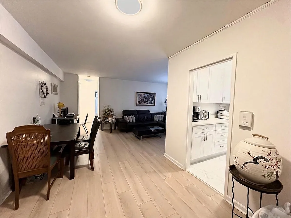 1 bed, 700 sqft, $2,400 — Photo 2