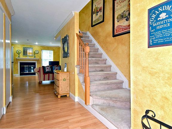 3rd image of 1003 Sara Cir