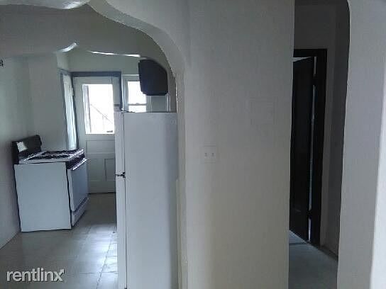 3rd image of 979 Debbe Ln APT 6