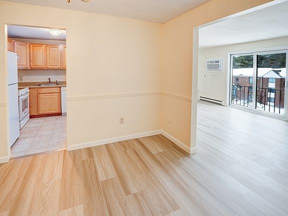 4th image of 388 Great Rd #A9