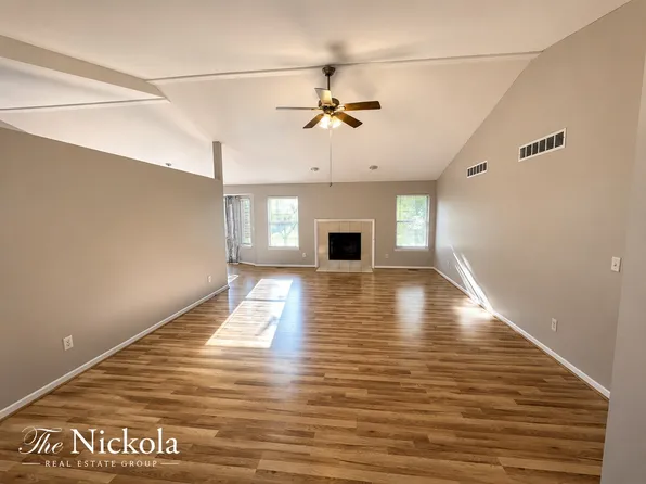 3132 Louis Dr, Troy, MI 48083