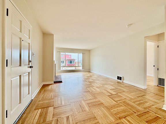 4th image of 31 Crestview Ave