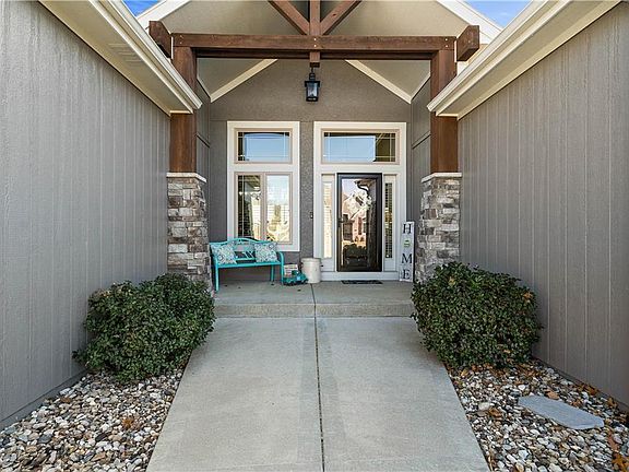 5th image of 3207 NE 92nd St