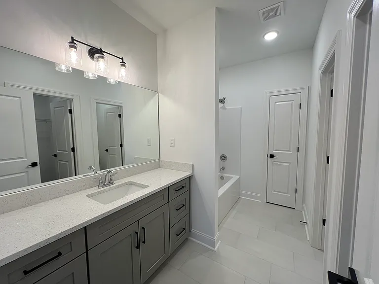 512 Rosewood Ln — Photo 5