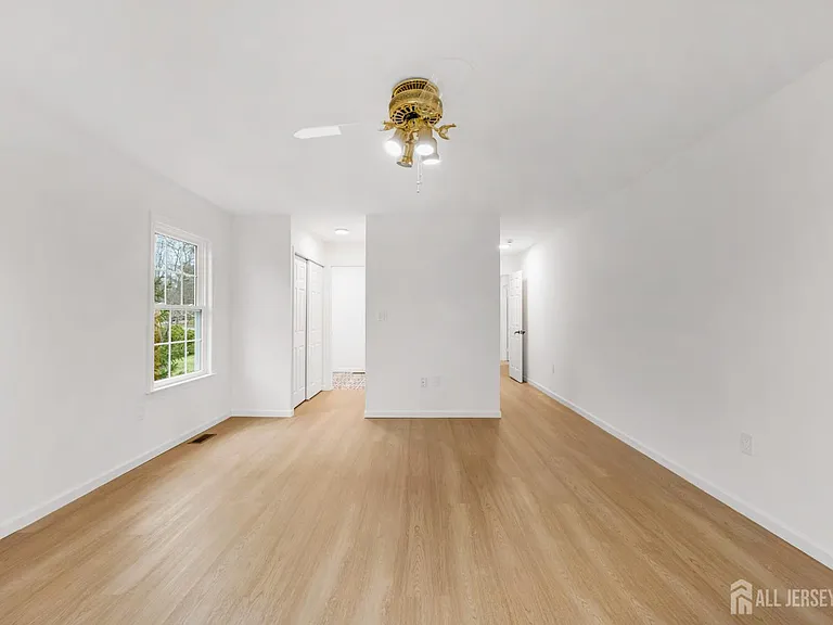 29 Hillsborough Dr — Photo 13