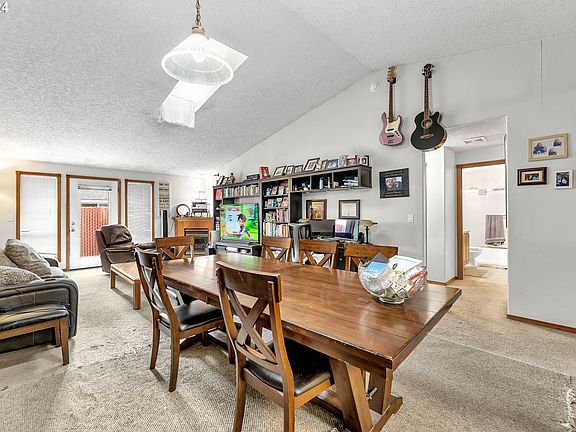 5th image of 113 NE Juniper Ave
