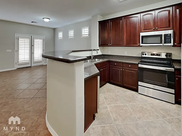 17524 W Mandalay Ln — Photo 3