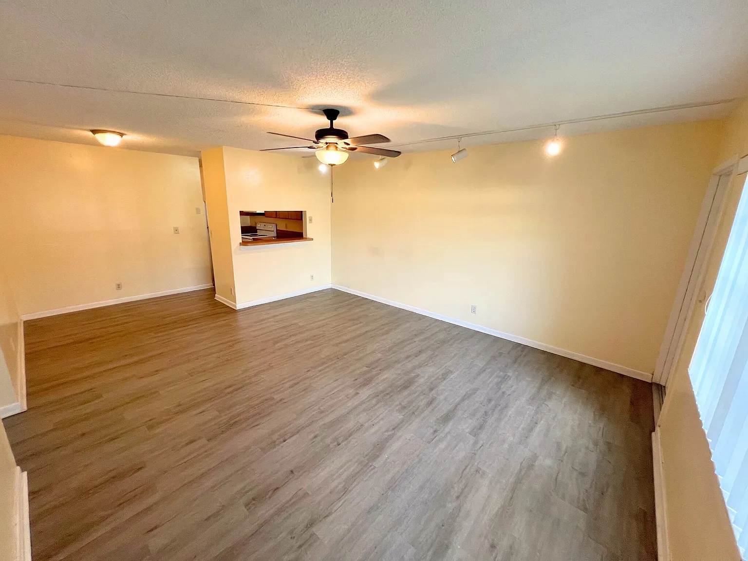 2 bed, 2.0 bath, 768 sqft, $1,800 — Photo 2