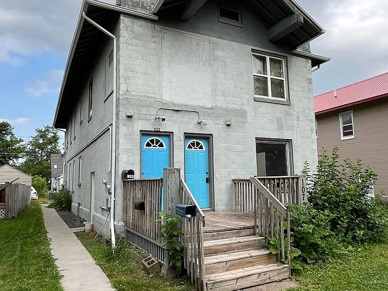1066-1070 86th Ave W — Photo 1