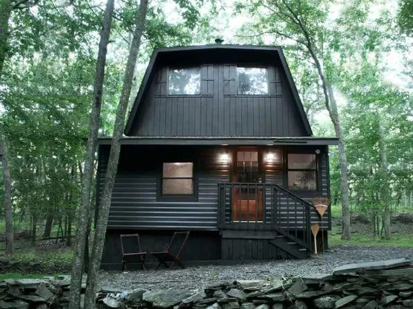 169 Saunders Dr, Bushkill, PA 18324