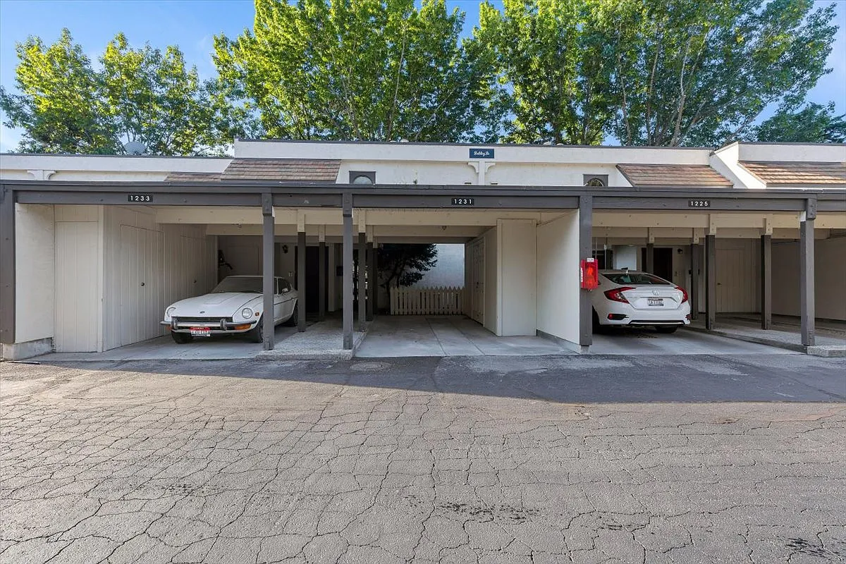 1 bed, 735 sqft, $1,800 — Photo 2