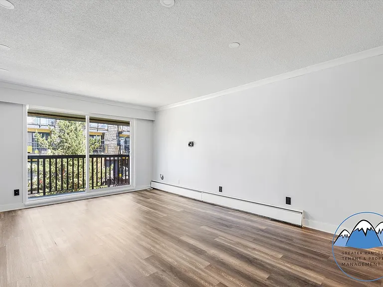 270 3rd St W — Photo 10