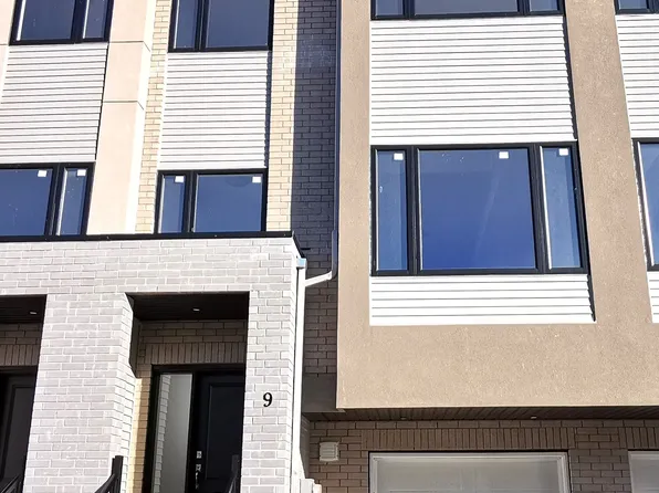 9 Carl Hill Ln, Richmond Hill, ON L4C 5W8