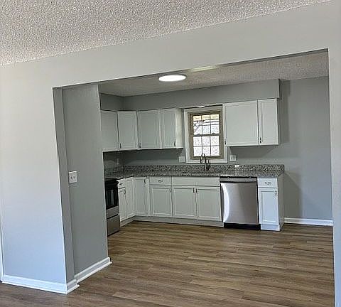 4th image of 606 Charles St