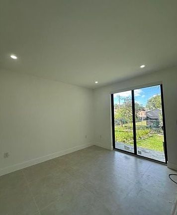 5th image of 119 NW 5th Ave