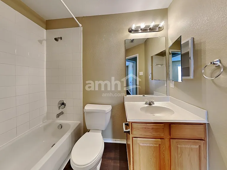 925 Hawthorne Rd — Photo 16