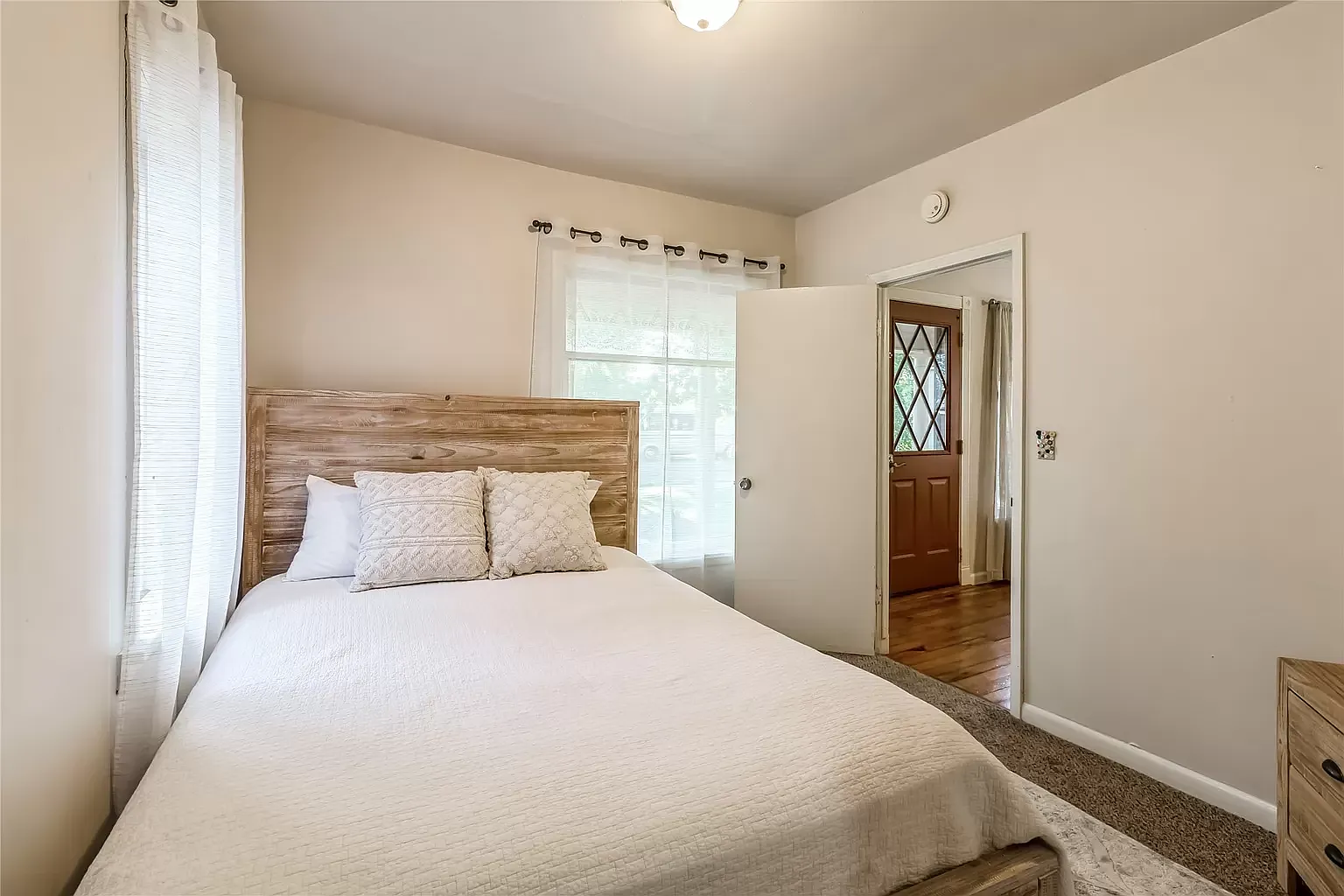 2 bed, 974 sqft, $2,000 — Photo 4