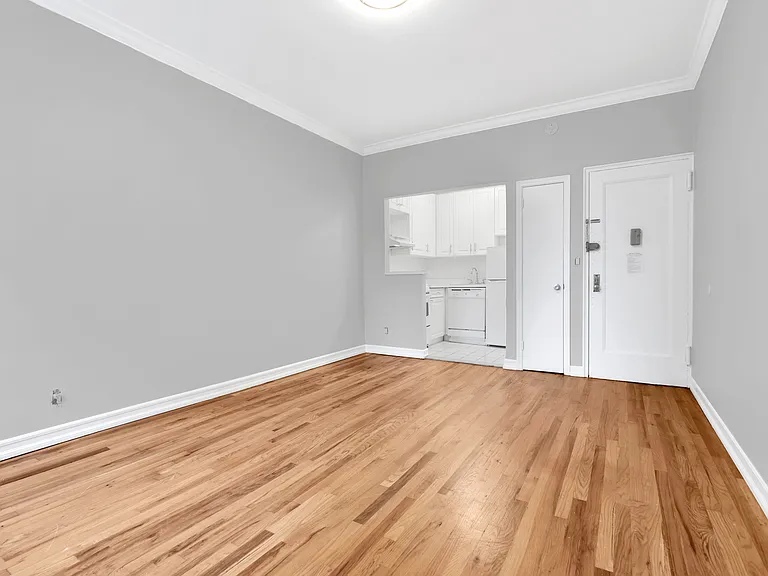 311 E 73rd St #4D — Photo 3