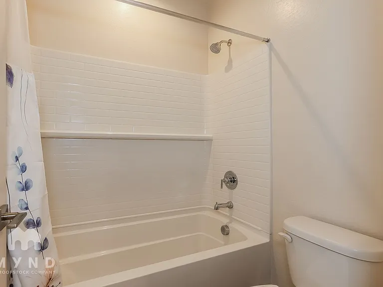 615 N Vine St — Photo 20