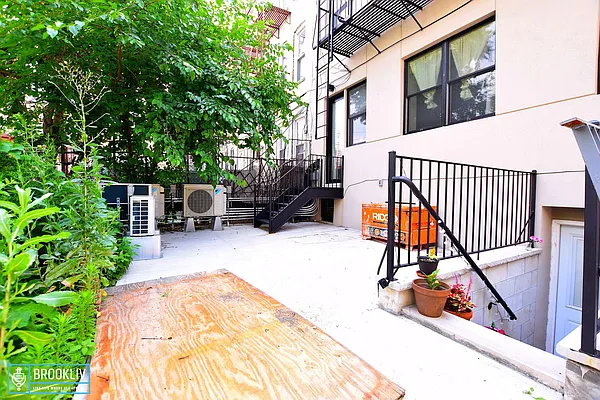 Rented by null | media 29