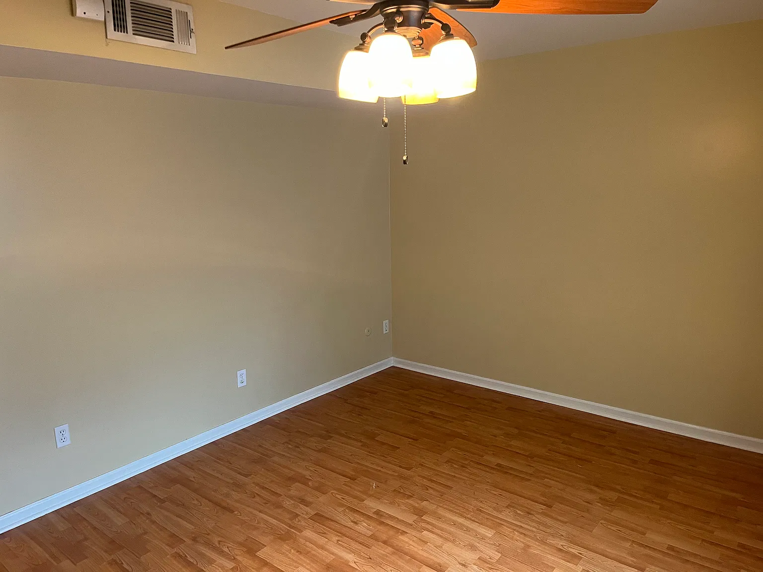 849 Cambridge Dr — Photo 4